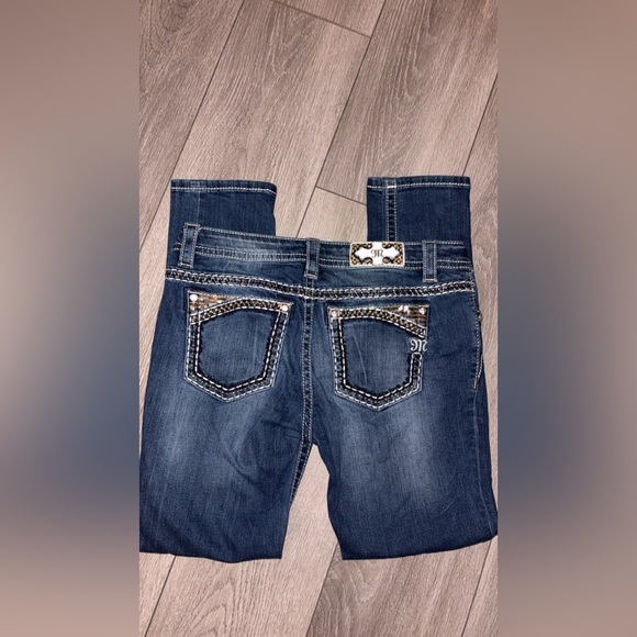 Miss Me Denim Jeans Size 30 Signature Skinny Med Wash Sequinned Accents EUC - Picture 1 of 10
